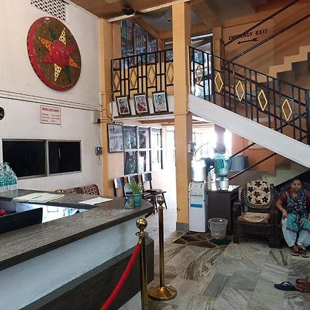 Kusum Hotel ديبروجاره المظهر الخارجي الصورة