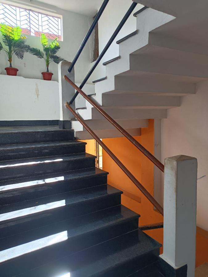 Kusum Hotel ديبروجاره المظهر الخارجي الصورة