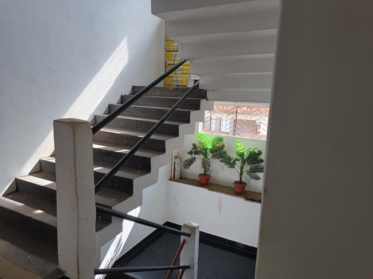 Kusum Hotel ديبروجاره المظهر الخارجي الصورة