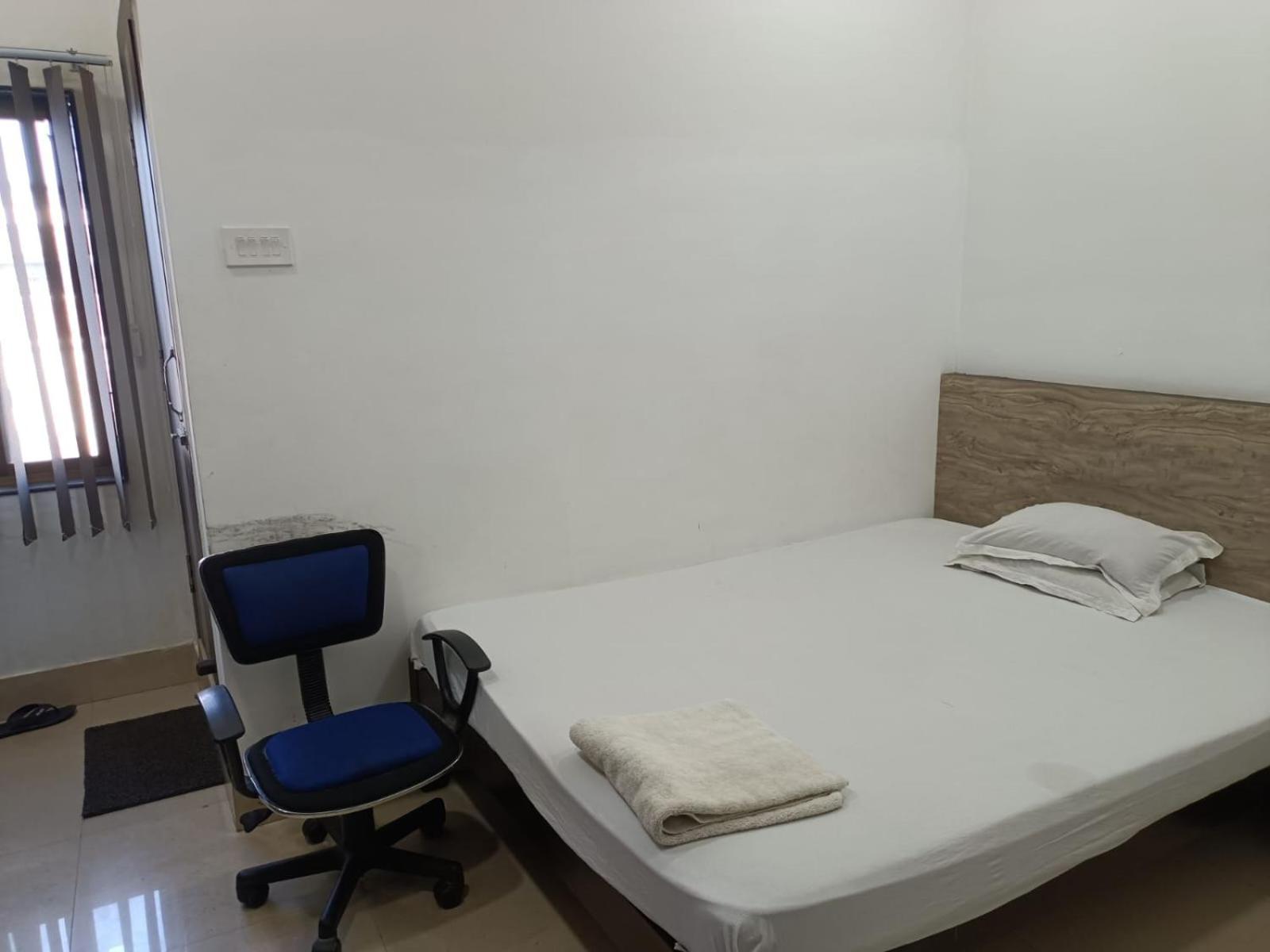 Kusum Hotel ديبروجاره المظهر الخارجي الصورة