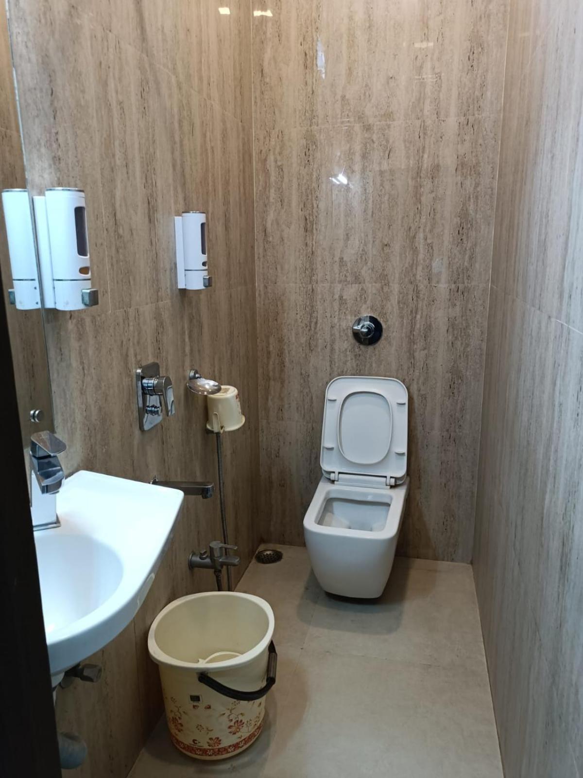 Kusum Hotel ديبروجاره المظهر الخارجي الصورة