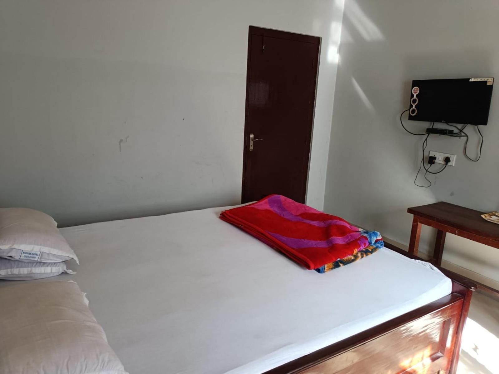 Kusum Hotel ديبروجاره المظهر الخارجي الصورة